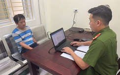 Tạm giữ hình sự đối tượng lao xe ô tô vào cán bộ công an ở Nghệ An