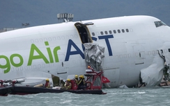 Hồng Kông thông tin về vụ máy bay trượt khỏi đường băng lao xuống biển