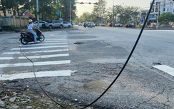 Nghệ An: Dây cáp sà xuống đường, hiểm họa rình rập người tham gia giao thông