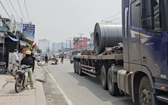 TP.HCM: Xe máy trượt ngã vào xe đầu kéo chở sắt, cô gái trẻ tử vong thương tâm