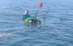 Tàu cá cùng 4 ngư dân Quảng Ngãi gặp nạn trên biển phát tín hiệu cầu cứu