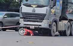 Xe ben va chạm xe máy ở vòng xoay, 2 cô gái tử vong thương tâm