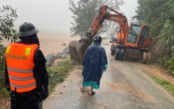 Huế khẩn trương xử lý sạt lở tuyến đường ven biển ở xã Phú Lộc