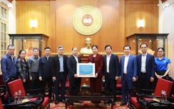 Bộ Văn hóa, Thể thao và Du lịch trao 2 tỷ đồng hỗ trợ đồng bào bị thiệt hại do bão, lũ