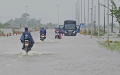 Mưa lớn, nhiều tuyến đường TP Huế ngập sâu, giao thông chia cắt