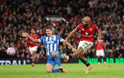 Thắng kịch tính Brighton, MU trở lại cuộc đua Top 4 Ngoại hạng Anh