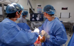 Phẫu thuật "kép" cứu sống cụ bà 77 tuổi
