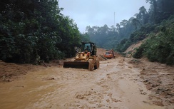 Xuyên đêm khắc phục sạt lở đường Hồ Chí Minh qua đèo Lò Xo