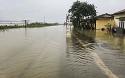 Cận cảnh tuyến đường sắt Bắc - Nam đoạn qua Huế chìm trong nước lũ