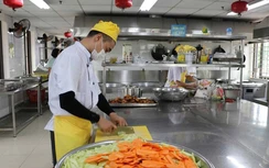 Hà Nội kiểm tra đột xuất bữa ăn bán trú trong trường học