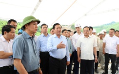 Minister Tran Hong Minh demands timely completion of Cho Chu – Trung Son section by Dec 31