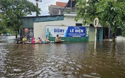 Huế: Hàng chục ngàn nhà dân bị ngập, 8 người chết và mất tích