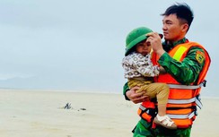 Lực lượng bộ đội, công an trắng đêm sơ tán người dân đến nơi an toàn