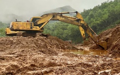 Nỗ lực giải phóng hàng trăm nghìn m3 đất đá sạt lở trên quốc lộ 14E do mưa lũ