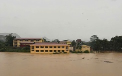 Thái Nguyên: Khẩn cấp giải cứu 270 giáo viên, học sinh mắc kẹt trong biển nước Na Rì