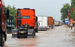 Mưa lớn, nhiều tuyến đường sạt lở, ngập úng, cảnh sát giao thông Bắc Ninh cảnh báo khẩn