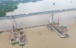 Cận cảnh sà lan "khủng" thi công cầu Long Thành 2 trên cao tốc