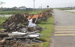 Hà Tĩnh: Nhiều tuyến đường ngập rác thải, vật liệu xây dựng hư hỏng sau bão