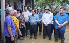 Phó Chủ tịch Quốc hội Lê Minh Hoan thăm, động viên người dân vùng lũ tại Thái Nguyên