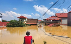 Hà Nội: Thức xuyên đêm giữ đê, bảo vệ dân khi lũ sông Cầu bủa vây