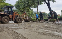 Hơn 8.000 người dọn dẹp bùn đất, rác thải, khắc phục hậu quả trận lũ lịch sử ở Huế