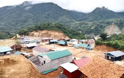 Nghệ An: Người dân vùng lũ quét ngóng điện ở khu tái định cư mới