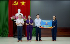 Huế: Tiếp nhận hơn 380 tỷ đồng và nhiều phần quà ý nghĩa cho người dân vùng lũ