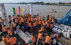 Thả hơn 2 tấn cá giống xuống sông Hậu để tái tạo nguồn lợi thủy sản