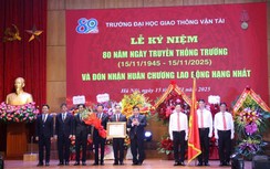 Trường Đại học GTVT đón nhận Huân chương Lao động hạng Nhất