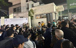 Người dân thức xuyên đêm xếp hàng, giữ chỗ mua hồ sơ nhà ở xã hội CT3 Kim Chung