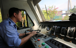 Bỏ giới hạn độ tuổi, gỡ khó cho đội ngũ lái tàu