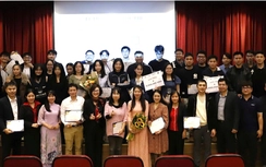 Sinh viên Đại học Xây dựng Hà Nội sáng tạo không gian phòng thí nghiệm với sơn hiệu ứng