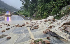 Tổng lực ứng phó mưa lũ: Bộ Xây dựng chỉ đạo khẩn, không để dân vào vùng nguy hiểm