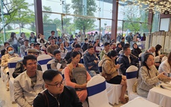 Huế: Hàng trăm người xếp hàng chờ đến lượt bốc thăm mua nhà ở xã hội