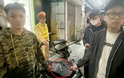 Cảnh sát 141 Hà Nội chặn bắt quái xế mang dao trên đường phố