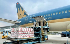Vietnam Airlines vận chuyển miễn phí hàng hóa hỗ trợ đồng bào vùng lũ miền Trung