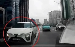 Vì sao CSGT không xử phạt một lái xe đi vào làn khẩn cấp đường Vành đai 3?