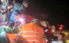 Kịp thời cứu 13 ngư dân chìm tàu trên biển Cà Mau