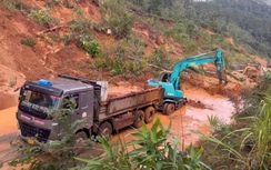 Quảng Ngãi: Sạt lở nghiêm trọng trên quốc lộ 24 qua Măng Đen, giao thông tê liệt