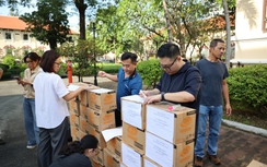 Hàng ngàn tấn hàng, nhân viên y tế sẵn sàng hỗ trợ vùng lũ