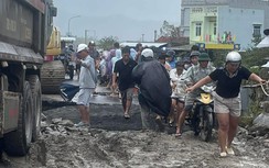 Đắk Lắk: Nỗ lực nối lại mạch máu giao thông cầu Lò Gốm, mở đường cứu trợ vùng ngập lũ