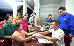 Khánh Hòa: Động viên tinh thần, kịp thời hỗ trợ người dân vùng lũ ngay khi nước rút