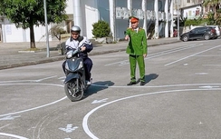 Công an xã, phường ở Hà Nội bắt đầu đào tạo lý thuyết và dạy lái xe cho học sinh