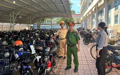 CSGT TP.HCM đồng loạt kiểm tra bãi giữ xe quanh trường học