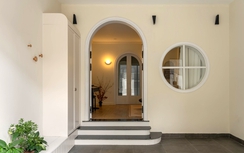 Đường cong tinh tế cho ngôi nhà mặt ngõ có diện tích nhỏ