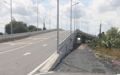 Vì sao các phương tiện chưa được lưu thông qua cầu Kênh Tứ ở Đồng Tháp?