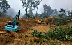 Huế: Huy động 100 công nhân, nỗ lực thông tuyến đường Hồ Chí Minh nhánh Tây trong tối 6/11