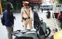 Hà Nội: CSGT xử lý nhiều học sinh chưa đủ tuổi đi xe máy đến trường