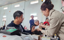 Người dân hồ hởi nhận bồi thường giải phóng mặt bằng sân bay Gia Bình