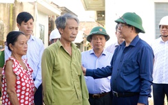 Phó Thủ tướng Hồ Quốc Dũng động viên người dân Gia Lai vượt qua hoang tàn sau bão
